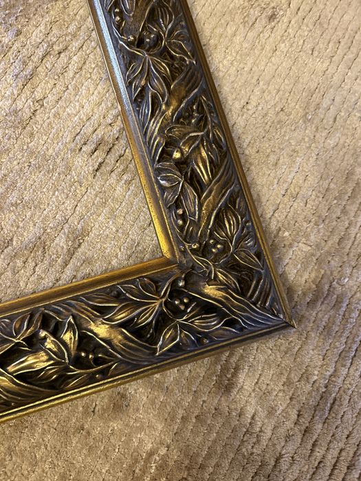 Moldura talhada em dourado 78x67cm