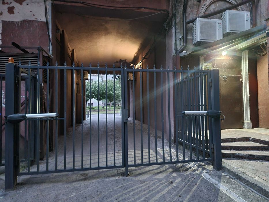 Гараж у Центрі Сдам чи Продам пр. Дмитра Яворницького буд 20  Соборна площа, Реальний! Свій