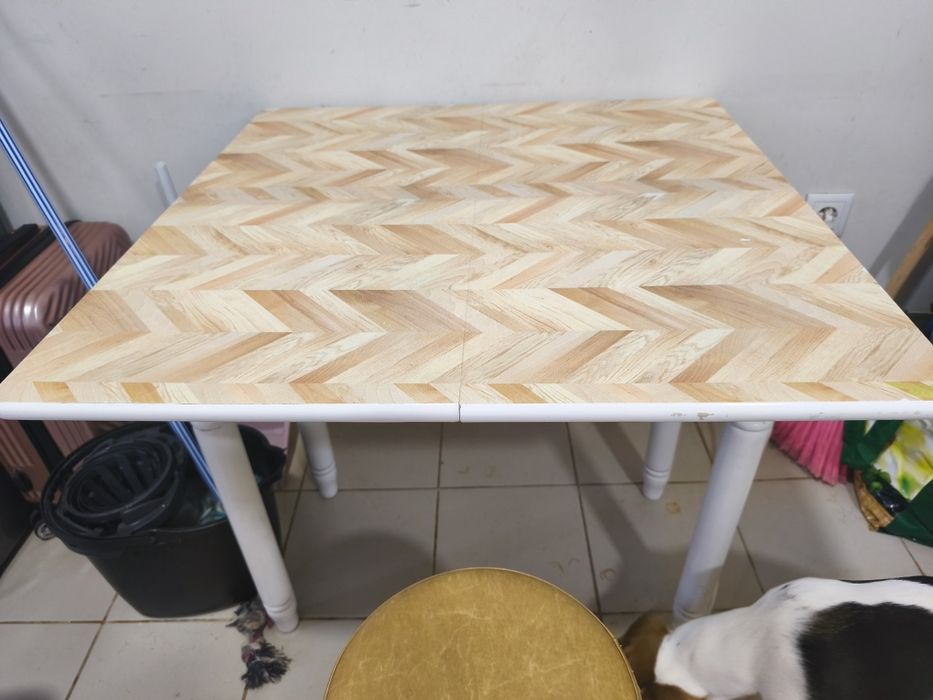 Mesa de cozinha e 3 bancos