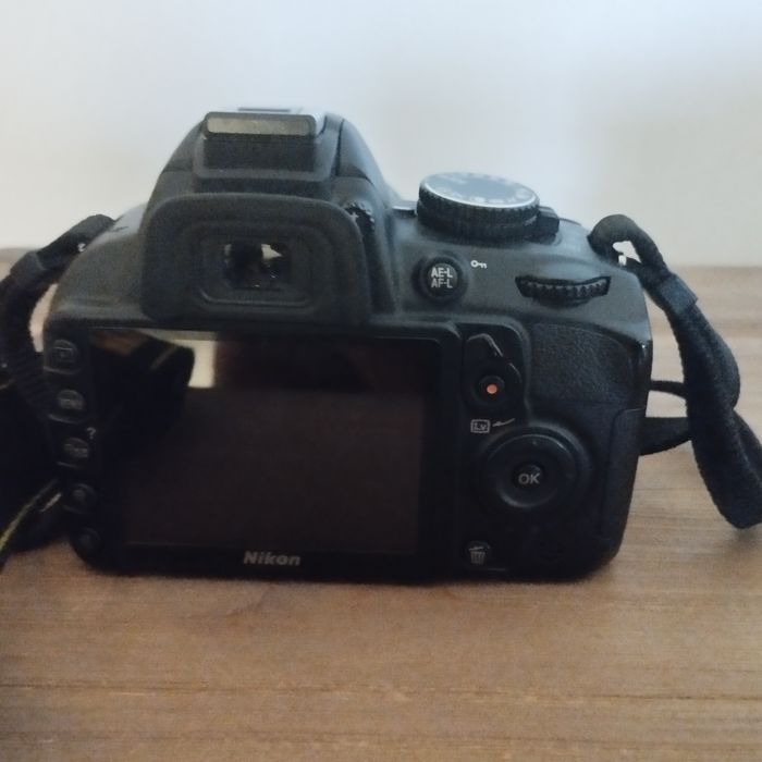 Máquina fotográfica Nikon D3100