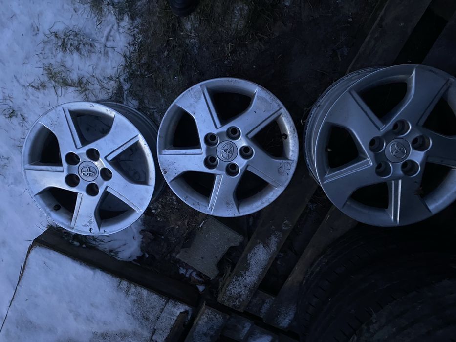 Alufelgi orginał 15 toyota Auris I 3 szt proste ladne