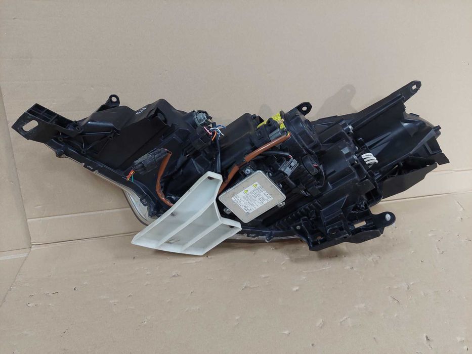 Citroen C-Crosser lampa przód XENON prawa EU BDB KPL