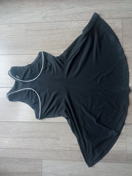Sukienka Nike na 11-12 lat (146 - 152cm)