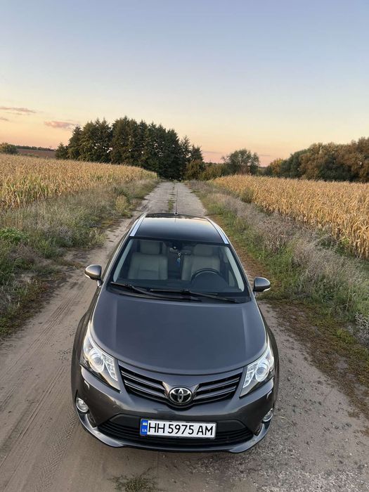 машина Toyota Avensis diesel