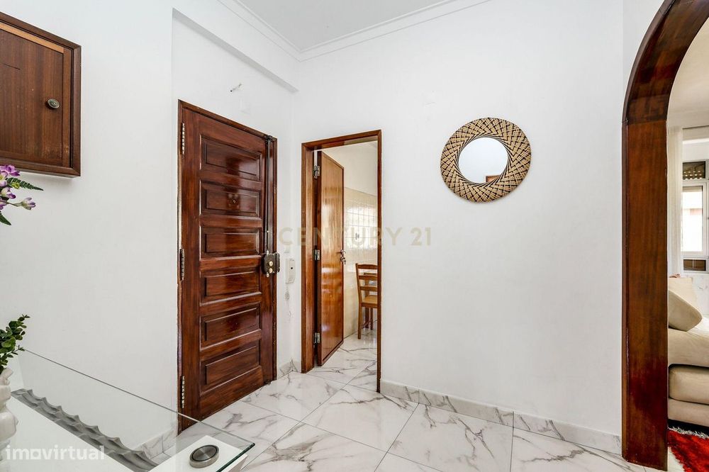 T3 com Vista Rio Desafogada e Excelente Localização em Forte da Casa