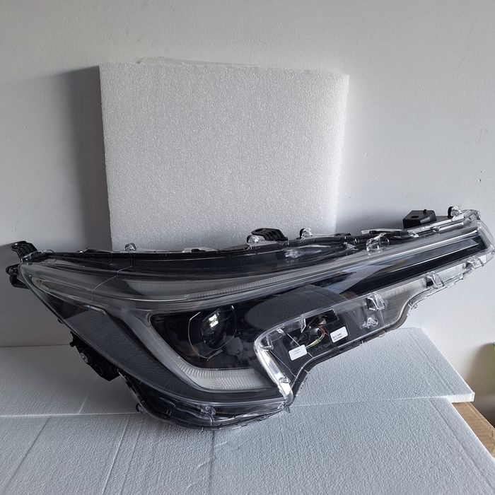 Toyota Corolla E21 Lift 23-26 lampa przednia soczewka prawa nowa