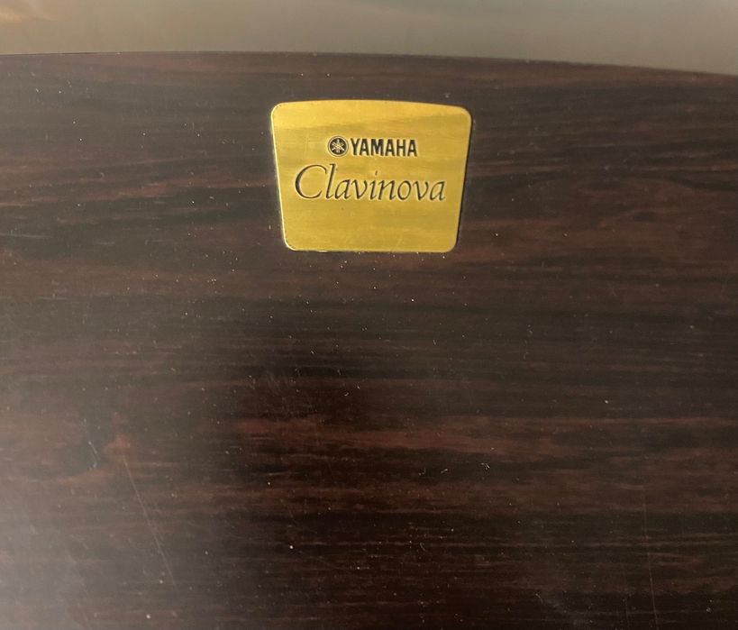 Piano Digital Yamaha - CLP-320R + banco