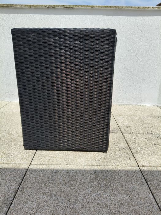 Mesas + 2 cadeiras com almofadas