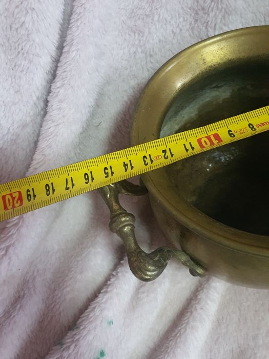 Mosiężna donica na kwiaty