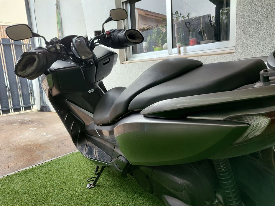 Mota Honda forza 300