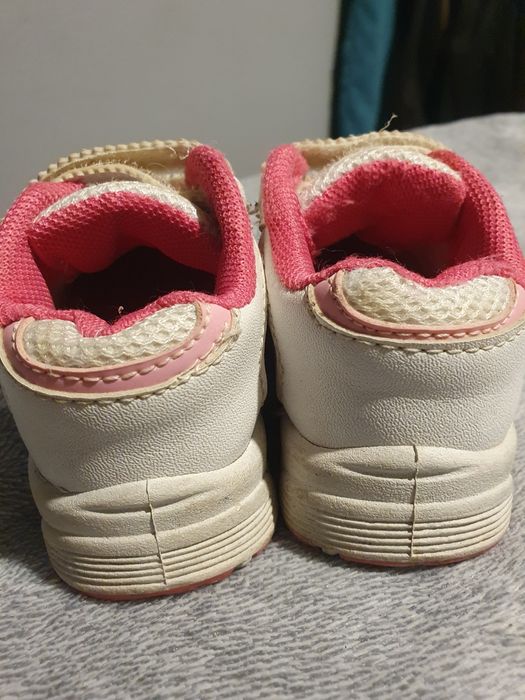 Adidasy sportowe białe w kwiatuszki Cherokee r. 20 (wg metki r.23)