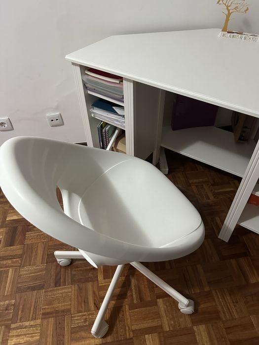 Vendo secretaria de canto + cadeira