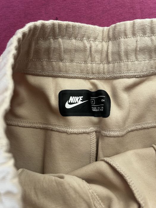 Bezowe dresy nike tech S
