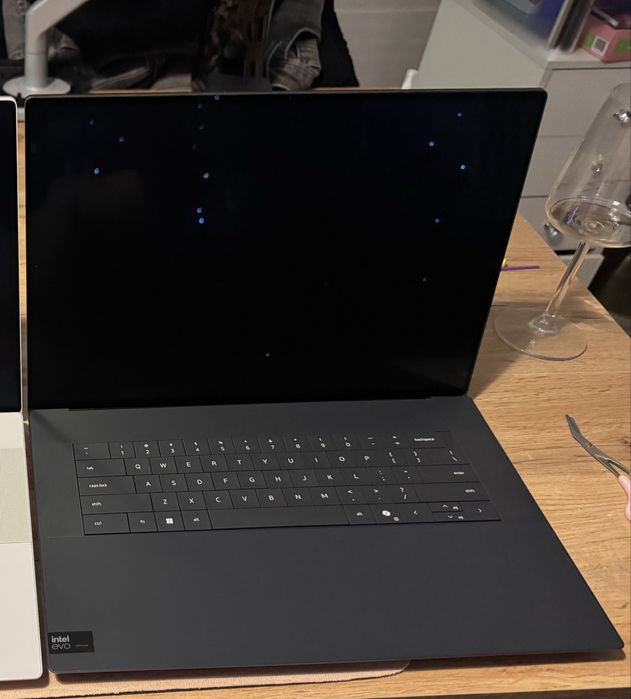 DELL XPS 16 9640 Oled Ultra 9 185H RTX 4070 64GB 4TB SSD 4k dotyk