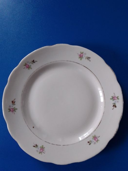 Фарфоровые и фаянсовые блюда