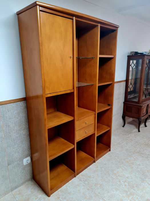 Móvel de sala em madeira maciça
