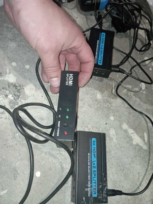 Aktywny rozdzielacz Splitter HDMI 4k 1x2  4szt z ładowarkami sprawne