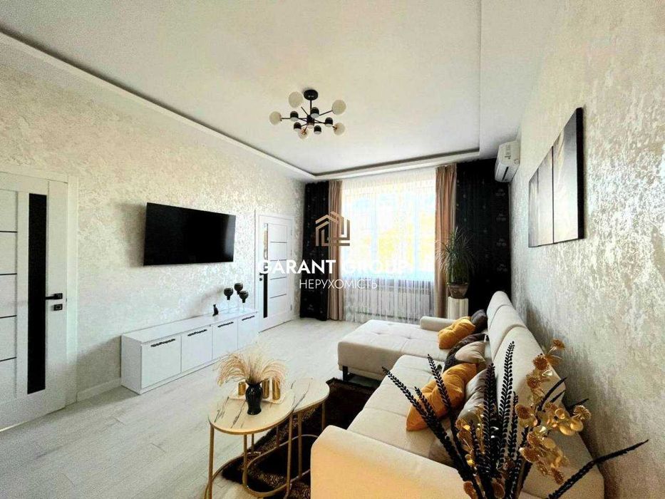 Трикімнатна квартира / Приморський район