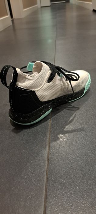 Buty sportowe na halę