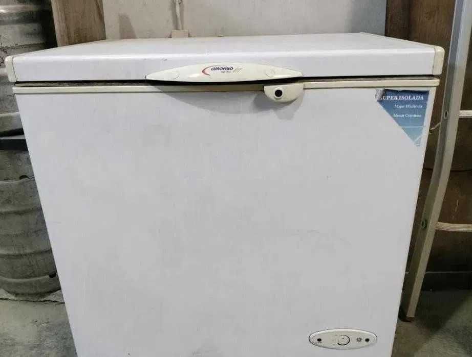 Arca Frigorífica Eurofrio 215L – Pouco Usada e Prática