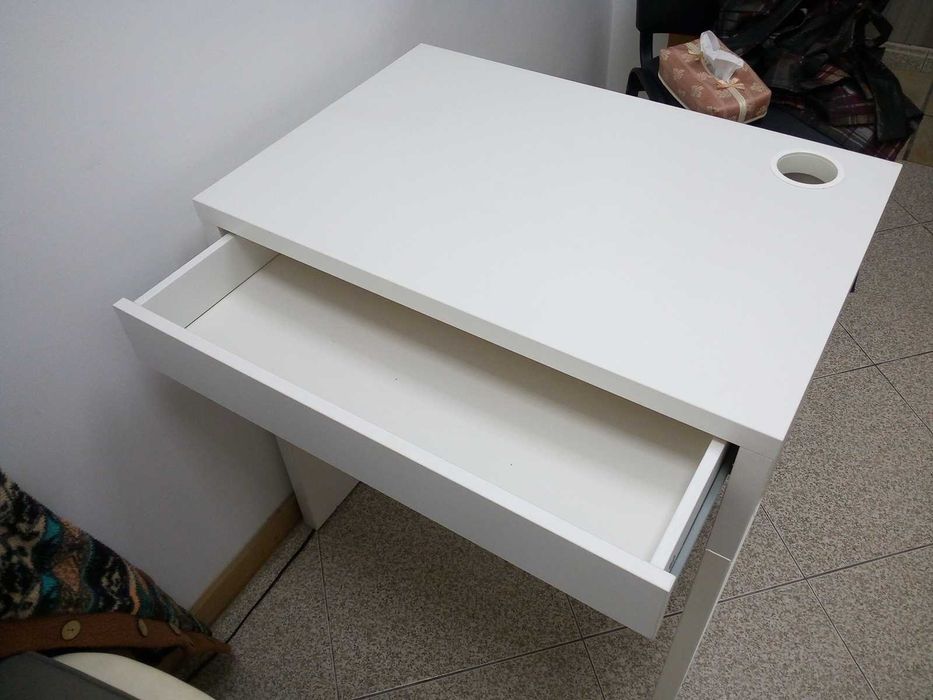 Secretária com gaveta Ikea