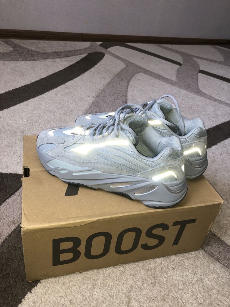 Yeezy 700 cheap v2 box