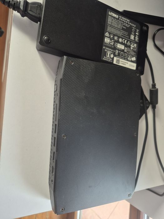 Komputer A Mini PC Kit nuc8i7hvk