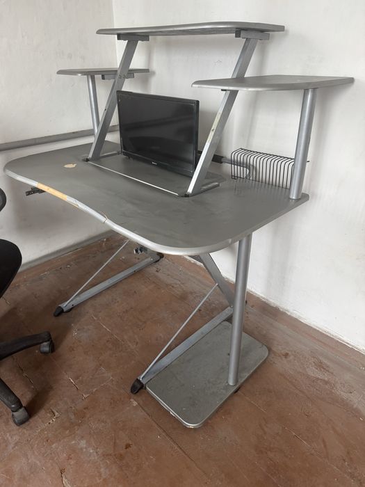Компюторний стіл та крісло