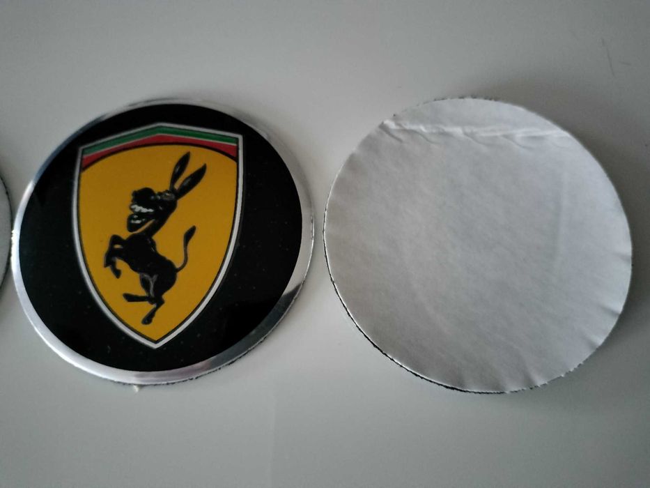 Dekielki ,kapsle Ferrari osioł