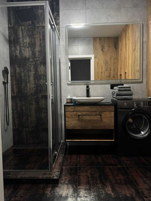 Стильна нова квартира на Митниці