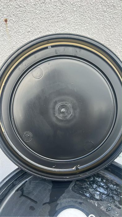 Beczki plastikowe 30-220L z deklem