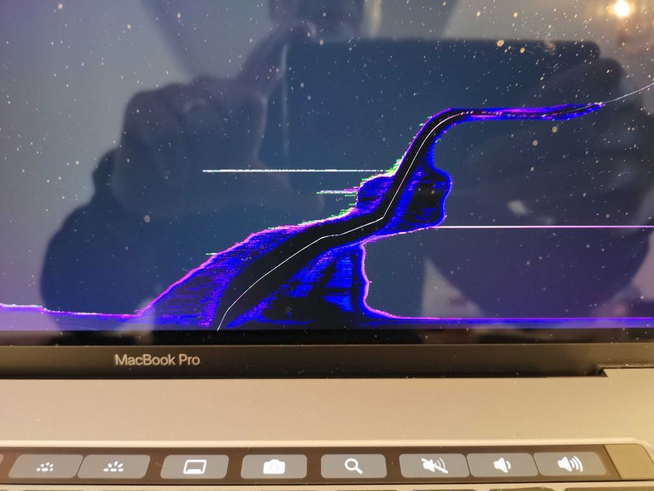 Macbook Pro 15'' 2018 16GB RAM+512GB Disco (só funciona com monitor externo)