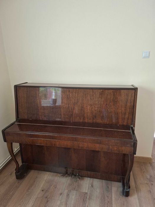 Pianino do sprzedania. Cena bardzo atrakcyjna. 4000. Odbiór osobisty.
