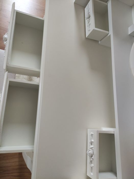 Toaletka biała drewniana