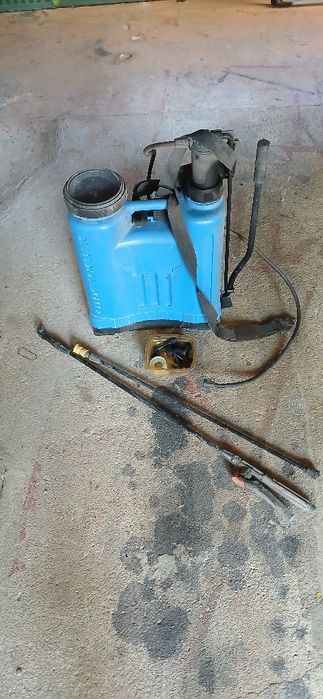 Pulverizador a pressão com lança telescópica