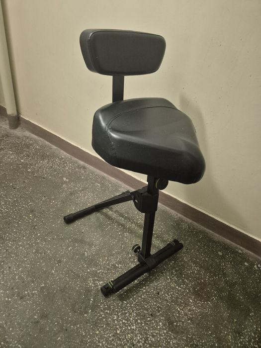 Gravity FM SEAT1 BR – profesjonalny stołek muzyczny z oparciem i regulacją wysokości