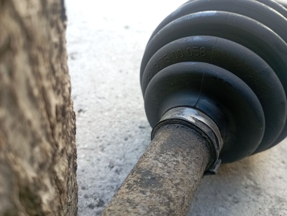 Продам полуось vag 5ти ступка механика оригинал