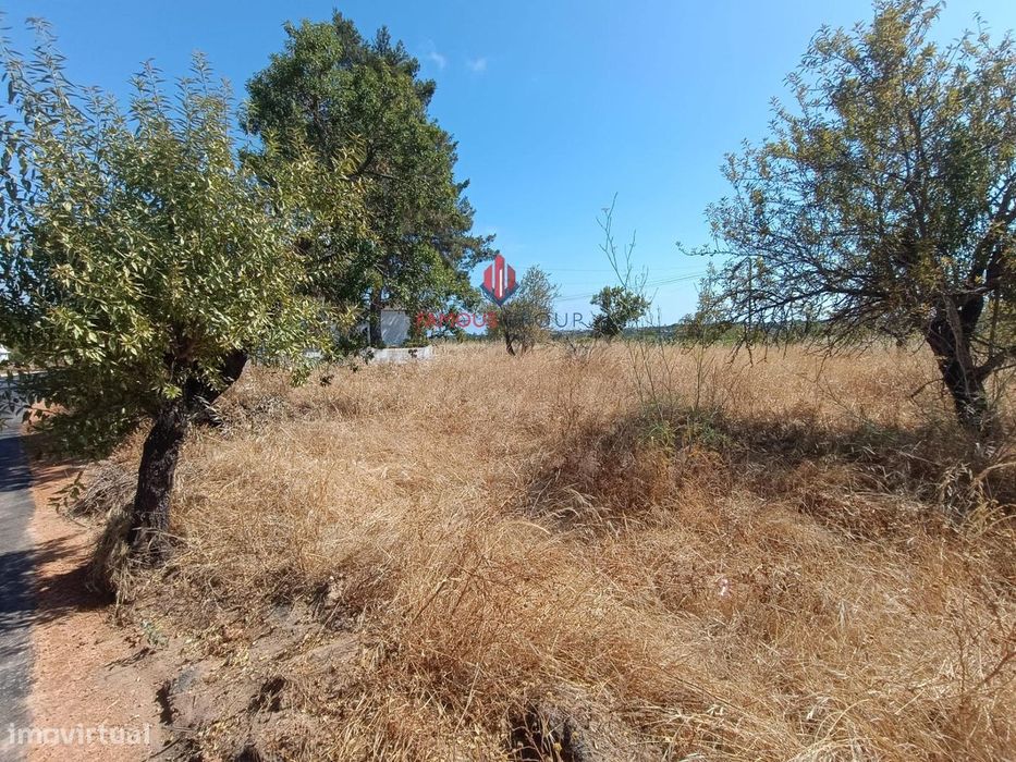 Fantástico terreno com 4360m2 numa zona Habitacional dispersa em...