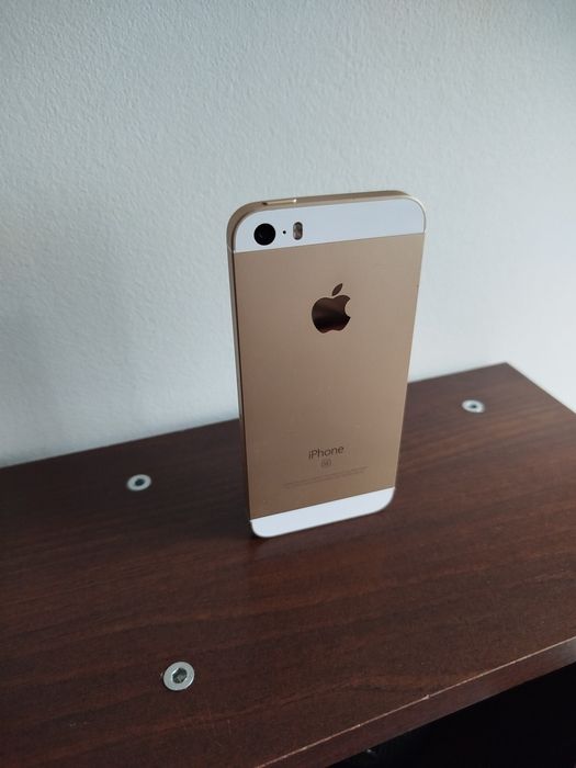 iphone se 16 гб 2016