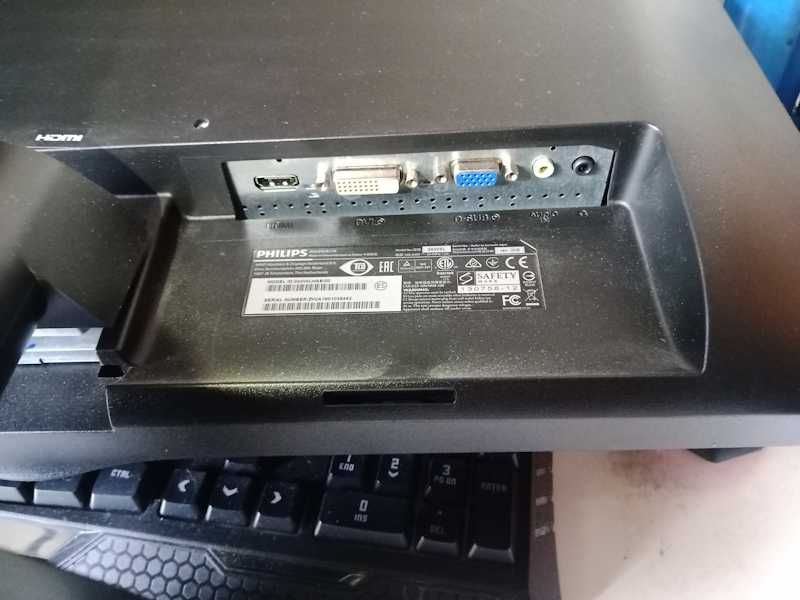 Monitor com som 24'' para PC marca Philips (como novo)