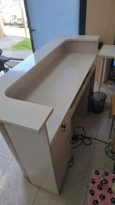 Balcão Loja Branco e Dourado