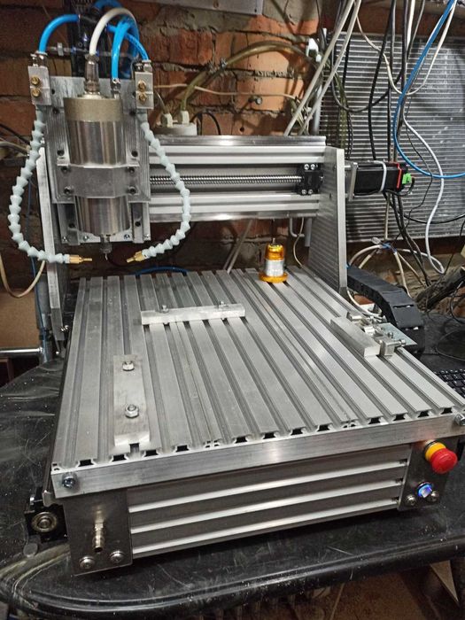 ЧПУ станок фрезерный .