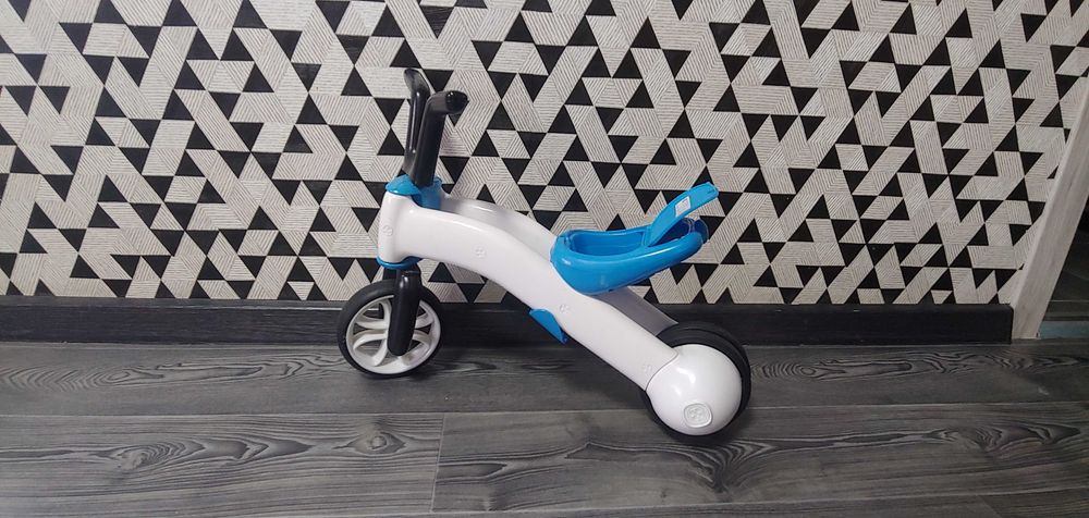 Трёхколёсный толокар, беговел- трансформер Bunzi, Chillafish CPBN01BLU