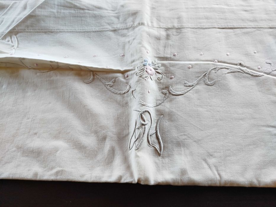 Lençol com duas almofadas