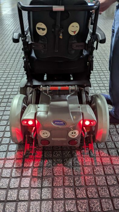 Cadeira de Rodas Eléctrica Invacare Storm 4 X-plore – Elevatória e Reclinável