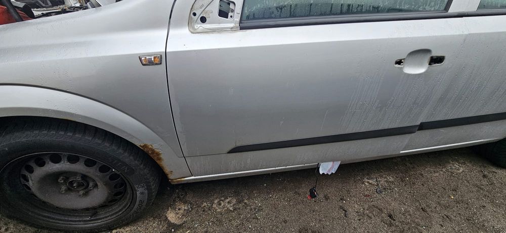 Drzwi lewe przód Opel Astra H Z157