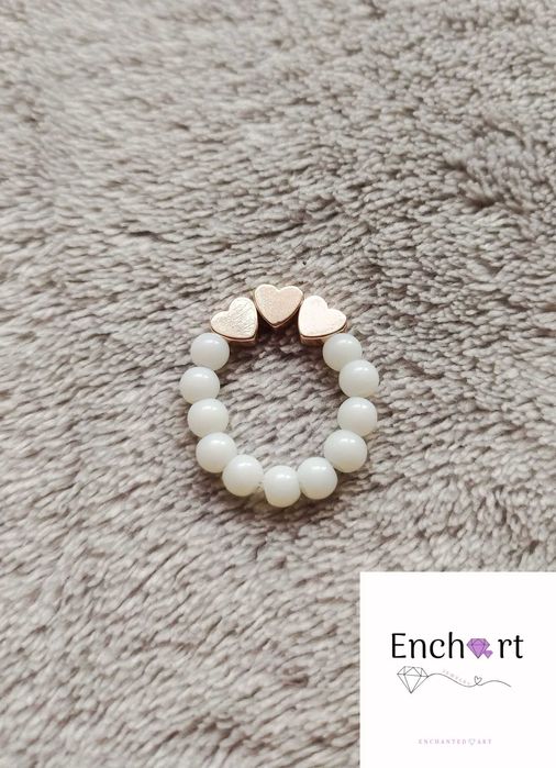 Pierścionek na elastycznej gumce z serduszkami z hematytu