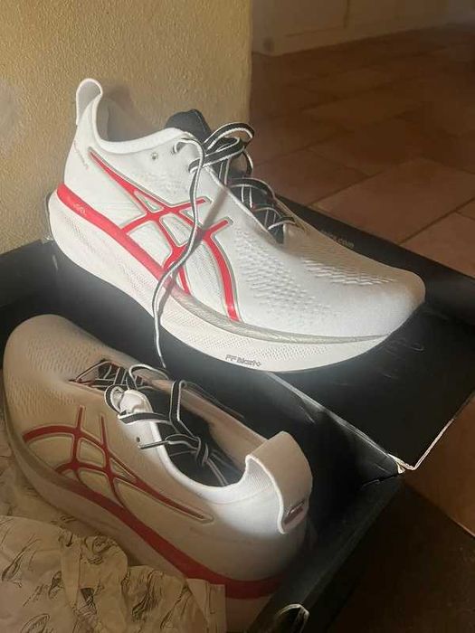 Asics Gel Nimbus 25 edição aniversário