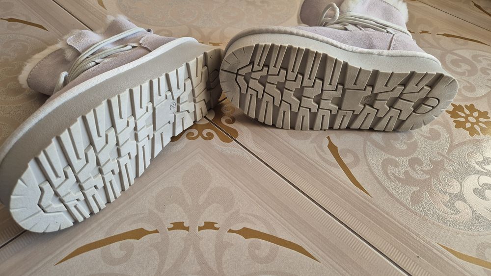 Чоботи жіночі, угі замшеві на хутрі , нові 38  розмір