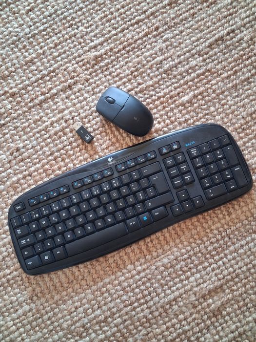Conjunto teclado  + rato wifi